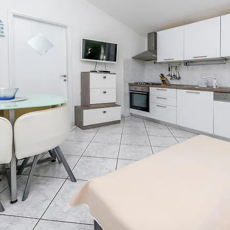 Feriehus House Osti Rogoznica (Sibenik-Knin)